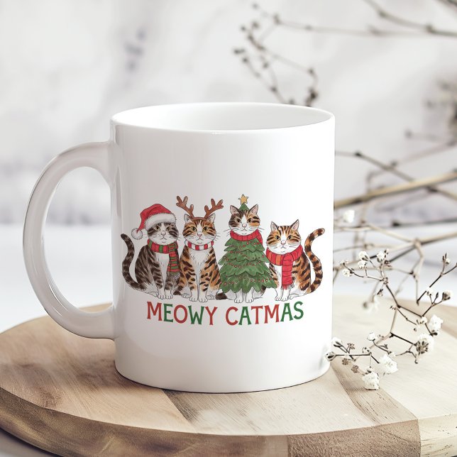 Meowy Christmas Cats with Lights Funny Holiday Kaffemugg (Meowy Christmas Cats with Lights Funny Holiday Coffee Mug on a boho kitchen table)