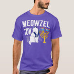Meowzel Tov Funny Cat Chanukah Hanukkah Jewish Hol T Shirt<br><div class="desc">Meowzel Tov Funny Cat Chanukah Hanukkah Jewish Helgdag Gifts .Cat Julgran Funny Meowy Catmas Design. Den här Julafton-grafiken med polkagrisar,  gåvor,  en julhatt och en scarf för vintern-julhelgen är till för de heliga eller glatta manar,  kvinnor,  pojkar,  flickor,  kattunge,  kattens älskare,  päls föräldrar eller husdjursägare.</div>