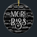 Mer Bass-kalkboard - svart, vit musik Julgransprydnad Keramik<br><div class="desc">En snygg Bass-design med chalkboard-effekt med musikalisk notation lakan musikbakgrund i svartvitt.</div>