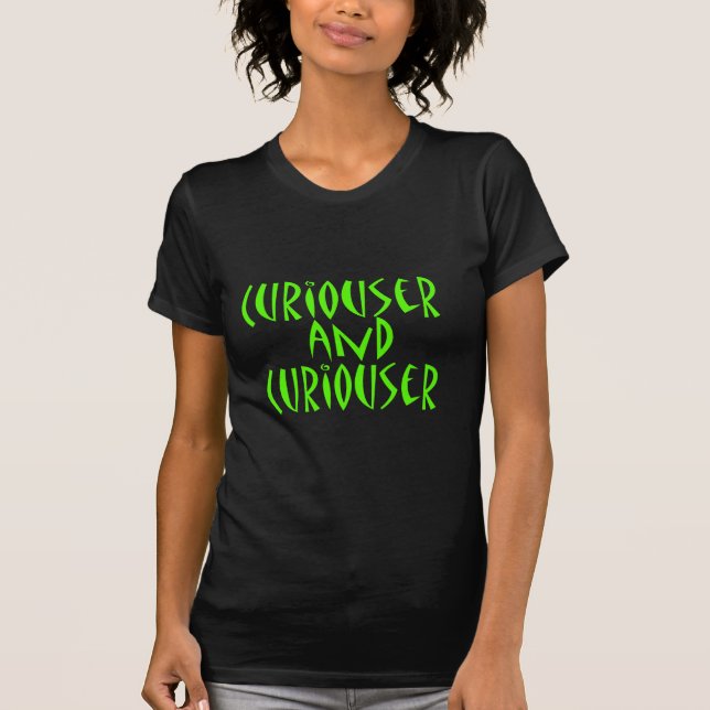 Mer curiouser & mer curiouser tee (Framsida)