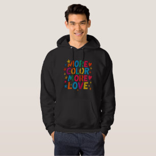 Mer färg mer kärlek lekfull regnbågstypografi hoodie