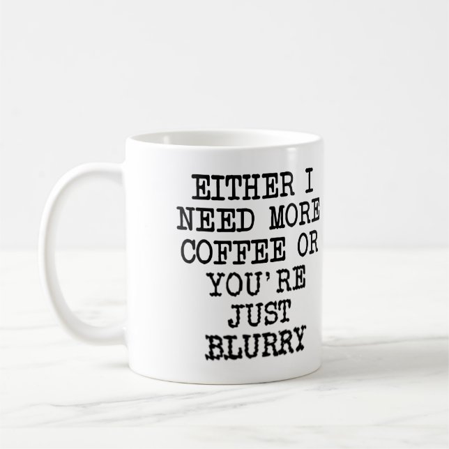 Mer kaffe du är suddig Rolig mugg eller resemugg (Vänster)