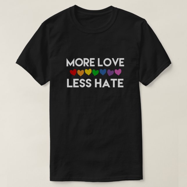 MER KÄRLEK. MINDRE HAT. RAINBOW HJÄRTA. GAY PRIDE T-SHIRT (Design framsida)