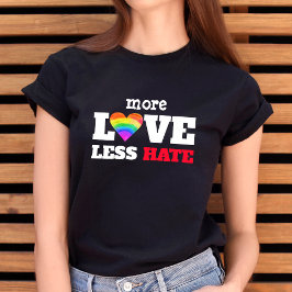 Mer Kärlek mindre Hate Bold Rainbow Heart på svart T Shirt