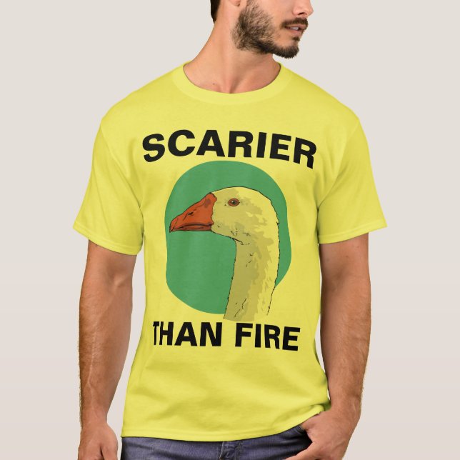mer läskig än avfyra t-shirt (Framsida)