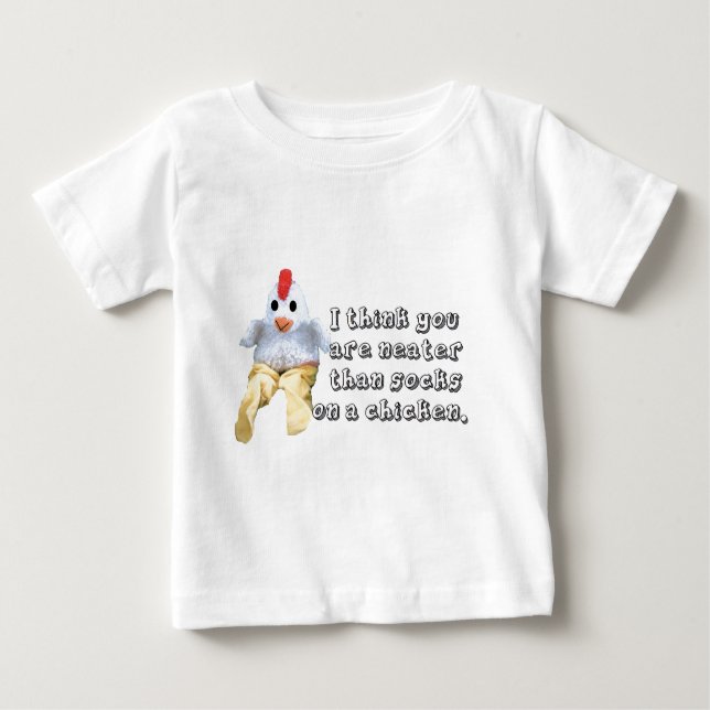 Mer proper än sockor på en chicken. t shirt (Framsida)