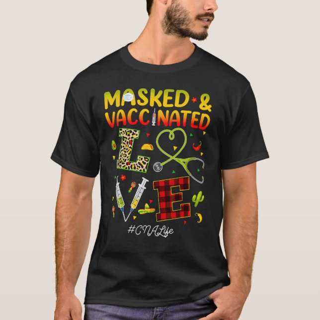 Merad och vaccinerad Kärlek Cna Nurse Life Cinco d T Shirt (Framsida)