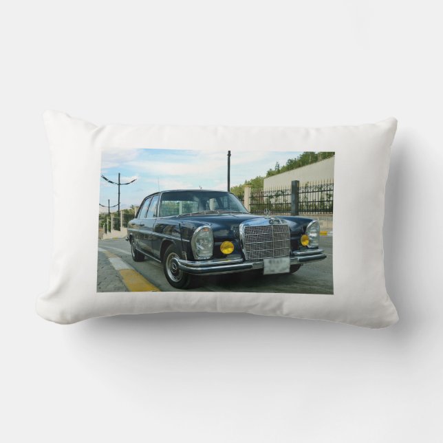 Mercedes-Benz är ett tyskt lyxbilsmärke Lumbarkudde (Framsida)