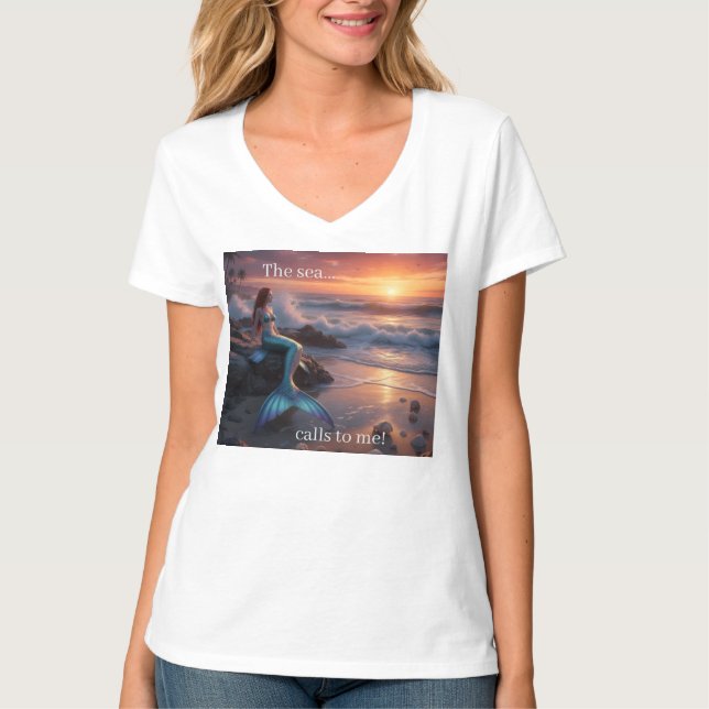 Mermaid in the sunrise - The Sea calls to me - T Shirt (Framsida)