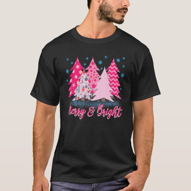 Merry and Bright Pink Christmas Tree Pink Christma T Shirt (Framsida)