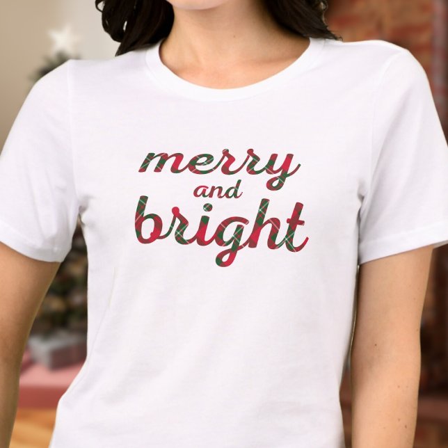 Merry and Bright - red grönt tartan script T Shirt (Skapare uppladdad)