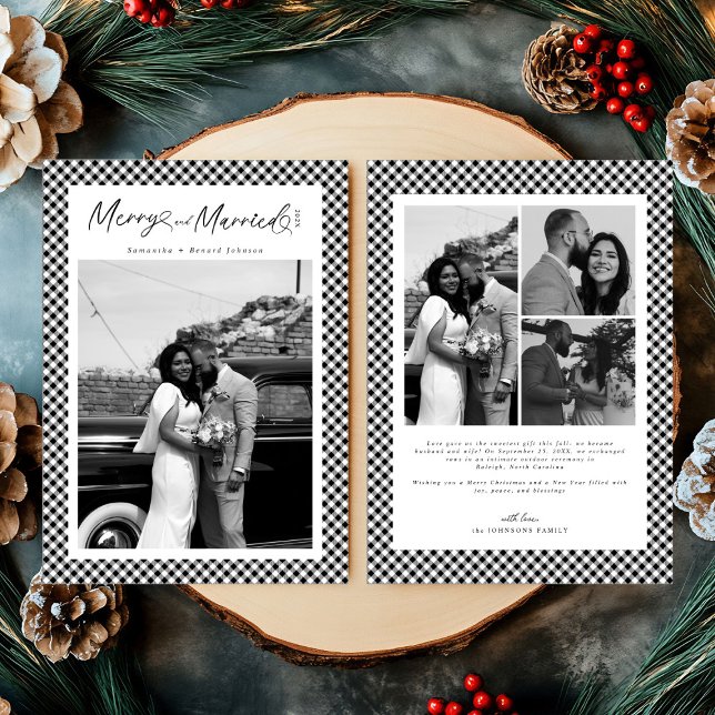 Merry and Married Newlywed Script Christmas Plaid Julkort (Skapare uppladdad)