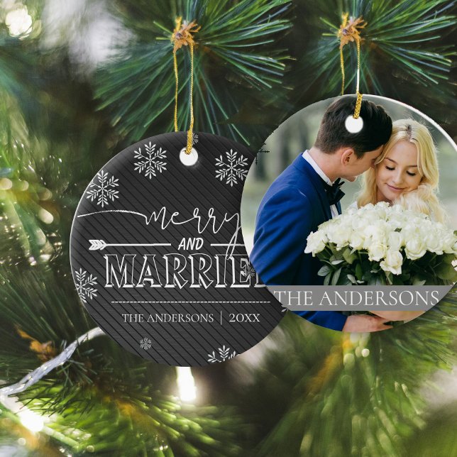 Merry and Married Typography First jul Photo Julgransprydnad Keramik (Merry And Married Typography First Christmas Photo Ceramic Ornament)
