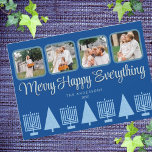 Merry Blue Interreligiah Menorah Träd Cute 4 Photo Julkort<br><div class="desc">Anpassa dessa fyra helgdagskort för fotokollage i en enkel pastellblått och mörk blått Merry Lycklig All interreligiös design. Ett elegant stiliserat skript-teckensnitt i blek-blått med en liten skugga i mörk-marinen tillför intresse, och raden med fem ljusblå Menorahs och fyra matchande Julgranar gör dessa platta helgdagskort till ett val av snyggt...</div>