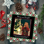 Merry & Bright jul Tartan eller Play Photo Julkort<br><div class="desc">Den här söta julen eller Helgdag-kortet har en enkel klassisk design med ditt foto på en bakgrund av röd och grönt tartan eller plaid. Bildtexten lyder "Merry and Bright" och det finns utrymme för en anteckning och namnteckning i kort. Underbart sätt att skicka hälsning den här julhelgen.</div>