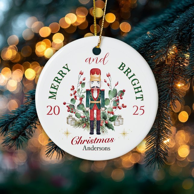 Merry & Bright Nutcracker Solder Holly Berry Julgransprydnad Keramik (Skapare uppladdad)