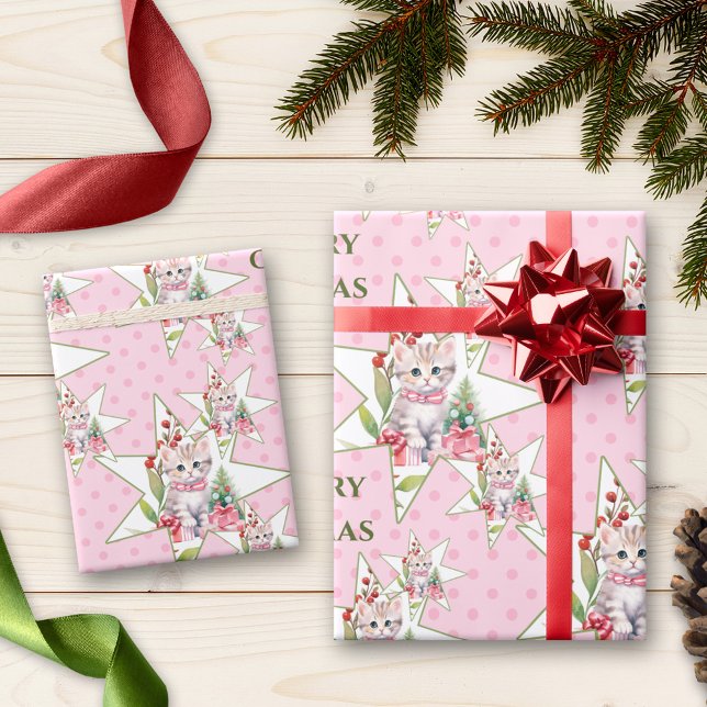 Merry Catmas Rosa julklat Presentpapper (Cute cat wrapping paper featuring a watercolor cat in Christmas star pattern on pink with polka dots)
