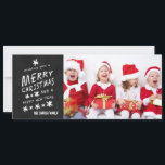 MERRY CHALKBOARD | HELGDAG-FOTOKORT JULKORT<br><div class="desc">SVART KALKBOARD JULHÄLSNINGAR FOTOKORT. Roligtens krittypsnitt används på en svart bakgrund för kriteffekt. "Önskar en God jul och en Gott nytt år". Anpassa med ditt namn och din familjefoto. Elke Clarke© for Monogram Gallery. Kontakta butiken eller luxuryweddinginvitations@gmail.com om du vill ha ett annat ordspråk.</div>