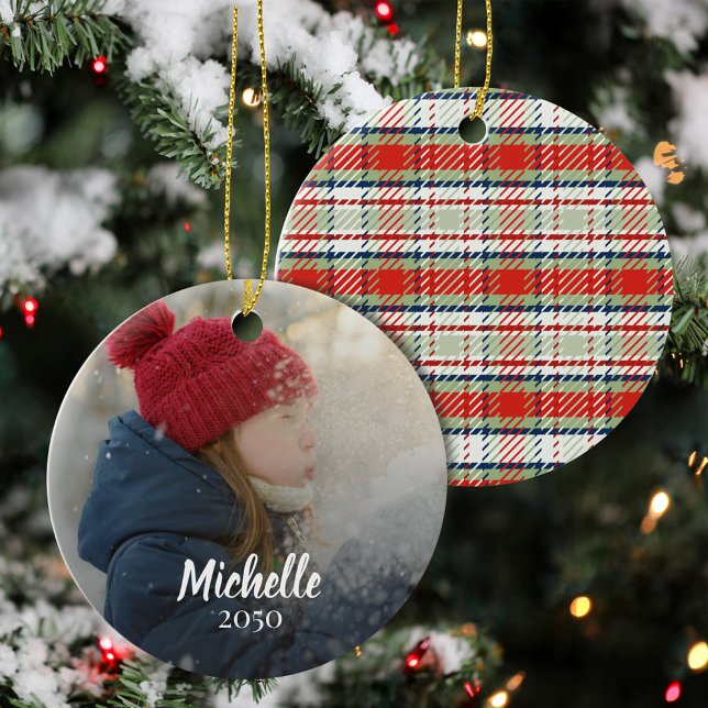 Merry Christmas Red Green Plaid Custom Photo  Julgransprydnad Keramik (Christmas Photo Ornament with red and green plaid and personalized with name and year.)