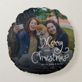 Merry Christmas Whimsical Script Family Photo Dog Rund Kudde