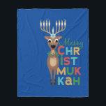 Merry Christmukkah Reindeer Fleecefilt<br><div class="desc">Julrenar med en Hanukkah-menorah för antlers med en Merry Christmukah hälsning.</div>