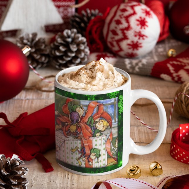 Merry Elves Wrapping Present Mugg (Merry Elves Wrapping Present Mug)