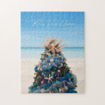 Merry Florida jul Tropical Beach Holiday Tree Pussel<br><div class="desc">Fira helgdagarna med detta vackra tropiska julpussel. Utformningen är en foto av en fantastisk Julgran som visas på konstmuseet i Orlando under den årliga festivalen i Träd. Det vackra helgdag är kantinspirerat av kustinspirerade dekorationer som svält, miniatyrfisk, bete-färgad-ornament bollar i blått, grönt och elfenben, och en stor sjöjungfruar med grenar...</div>