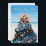 Merry Florida jul Tropical Beach och Träd Julkort<br><div class="desc">Fira helgdagarna med detta vackra, tropiska julkort. Utformningen är en foto av en fantastisk Julgran som visas på konstmuseet i Orlando under den årliga festivalen i Träd. Det vackra helgdag är kantinspirerat av kustinspirerade dekorationer som svält, miniatyrfisk, bete-färgad-ornament bollar i blått, grönt och elfenben, och en stor sjöjungfruar med grenar...</div>