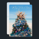 Merry Florida jul Tropical Beach och Träd Julkort<br><div class="desc">Fira helgdagarna med detta vackra, tropiska julkort. Utformningen är en foto av en fantastisk Julgran som visas på konstmuseet i Orlando under den årliga festivalen i Träd. Det vackra helgdag är kantinspirerat av kustinspirerade dekorationer som svält, miniatyrfisk, bete-färgad-ornament bollar i blått, grönt och elfenben, och en stor sjöjungfruar med grenar...</div>