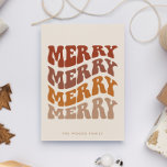 Merry Groovy Vågigt Brown Typography-jul Julkort<br><div class="desc">Merry Merry God jul Card: en retro-design med en vågigt vintage-typografi och en muterad brun och beige-palett.</div>
