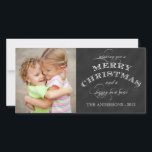 MERRY HELGDAG PHOTO-KORT | CHALKBOARD JULKORT<br><div class="desc">GOD JUL FOTOKORT I SVART KALKBOARD OCH VITT FÄRG MED VINTAGE SCRIPT TYPSNITT. PERSONALISERA MED DIN FAMILJEFOTO OCH NAMN. ELKE CLARKE Carter önskar dig God jul och Gott nytt år. PHOTO HOLIDAY GREETINGS</div>