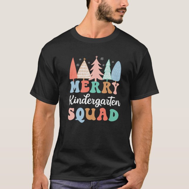Merry Kindergarten Squad Teacher Kinder Crew Chris T Shirt (Framsida)