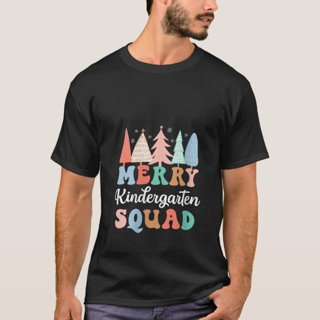 Merry Kindergarten Squad Teacher Kinder Crew Chris T Shirt (Framsida)