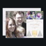 Merry Lycklig Tan Modern 3 Photo Collage Julkort<br><div class="desc">Fotomallar gör det till en brygga att utforma dina egna 3 fotosamlingsobjekt med den moderna Merry Lycklig All-designen i vitt och solbränt helgdagskort. Lägg till ett stort favoritfoto på den lämnat med två mindre bilder på den övre högerna ovanför MERRY LYCKLIG EVERYTHING i blandat än typsnitt. Anpassa med ditt namn...</div>