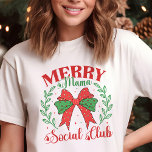 Merry Mamma Klubb Coquette jul T Shirt<br><div class="desc">Gå med Klubben "Merry Mamma Social" med den här charmerande kokettinspirerade julskjortan! Med ett fet rött skugga, ett fet helgdag och en typografi av vintagen blandas lekfull feminitet med festiv cheer. Perfekt för helgdag sammankomster eller som en liten gåva till mammor som kärlek sprider julglädje, den här skjortan fångar det...</div>