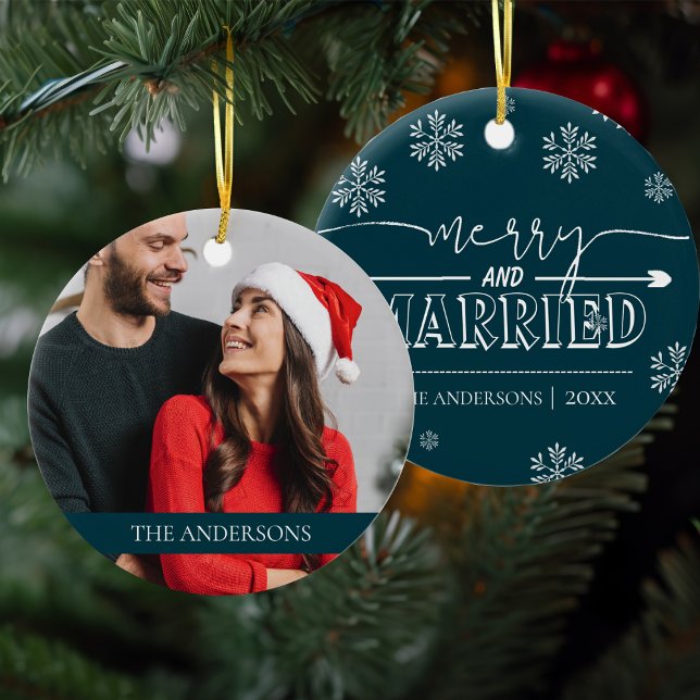 Merry & Married Newlyged First jul Photo Julgransprydnad Keramik (Merry & Married Newlywed First Christmas Photo Ceramic Ornament)