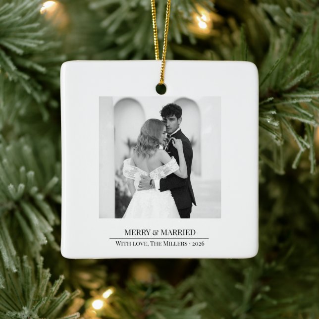 Merry & Married - Personalized Newlywed Christmas  Julgransprydnad Keramik (Träd)