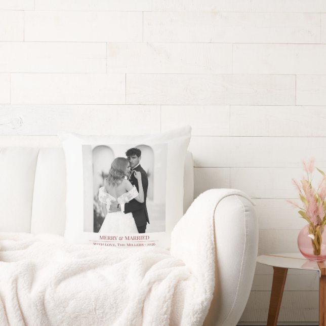Merry & Married - Personalized Newlywed Christmas  Kudde (Soffa)