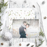 Merry & Married Winter Berry Bröllop Photo<br><div class="desc">Sprid lite helgdag glädje med ditt eget Merry & Married Winter Berry Bröllop Photo Foil-Helgdag-kort! Den här festila vattenfärgen vinterbergsbotaniken mönster på baksidan har ditt fullt utfallande bröllop-foto på framsidan, med "Gift" och ditt gifta namn i äkta guld, silver eller ro guld-folie med tryckbokstäver. Du kan anpassa texten för att...</div>
