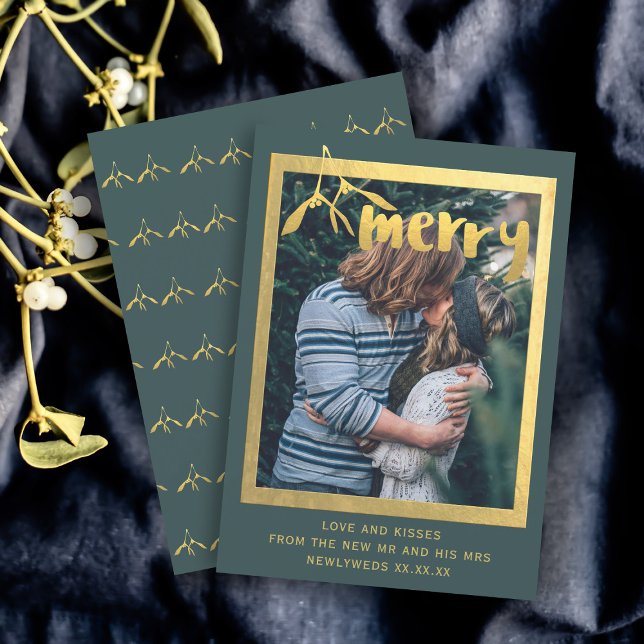 Merry Mistletoe Photo Grönt Faux Guld Helgdag Card Julkort (Add your photo to this green and gold Merry Mistletoe holiday photo card)