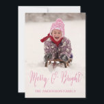 Merry och Bright | Helgdag-fotokort Julkort<br><div class="desc">Skicka ut det här enkla,  elegant,  mångsidiga,  skriptteckensnittet,  "Merry and Bright"-fotokortet för helgdag. Elke Clarke© Girly rosa-skripttextöverlägg. För andra kontaktlager för färg.</div>