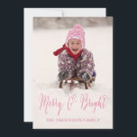 Merry och Bright | Helgdag-fotokort Julkort<br><div class="desc">Skicka ut det här enkla,  elegant,  mångsidiga,  skriptteckensnittet,  "Merry and Bright"-fotokortet för helgdag. Elke Clarke© Girly rosa-skripttextöverlägg. För andra kontaktlager för färg.</div>