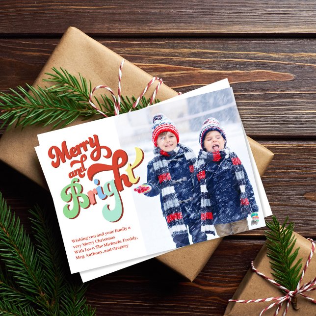 Merry och Bright jul två foto Julkort (Merry and Bright holiday photo card. With colorful retro typography. )