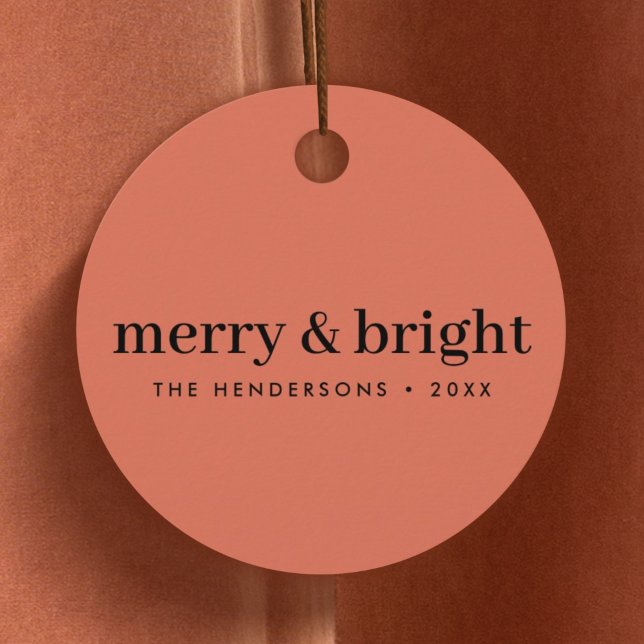 Merry och Bright | Minimalistisk mjuk jul röd Gåvor Etiketter (Elegant Christmas gift tags with simple “Merry & Bright” text for stylish festive wrapping)