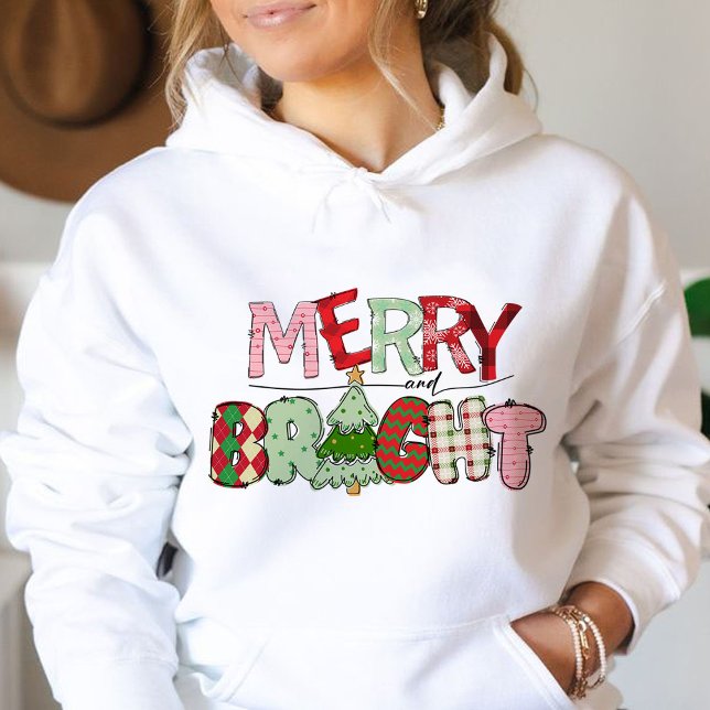 Merry och Bright Red jul T Shirt (https://www.zazzle.com/merry_and_bright_family_holiday_merry_christmas_sweatshirt-256140573472012431)