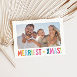 MERRY PHOTO modern familjemässig färgad fet typogr Julkort<br><div class="desc">by kat masard >> kat@simplysweetPAPERIE.com << Skicka och extra speciellt meddelande med stil och pizzazz i år... Personlig med dina detaljer och foton som mina moderna helgdag säkert kommer att klara sig ut från hälsning som dina vänner och familj kommer att få den här säsongen och kommer att göra ett...</div>