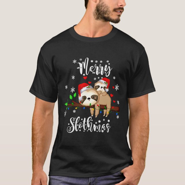 Merry Slothmas jul Pajama Sloth T Shirt (Framsida)
