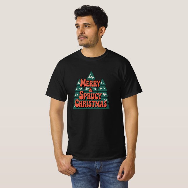 Merry Sprucy jul Festive HolidayTree t-shirt (Hel framsida)