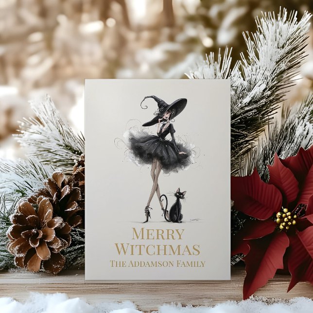 Merry Witchmas gotisk häxa anpassad gratulationsko Julkort (Merry Witchmas Gothic Witch Custom Greeting Card on a wooden table with Christmas decoration)