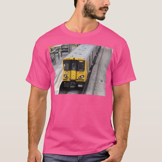 MerseyRailway Class 507 001 at Hooton Railway Stat T Shirt (Framsida)